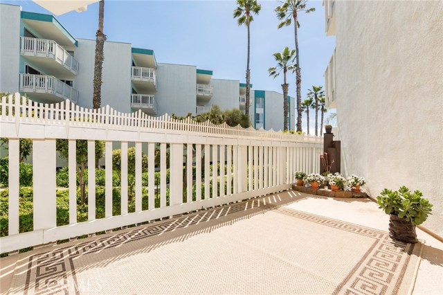 620 The Village, Redondo Beach, California 90277, 1 Bedroom Bedrooms, ,1 BathroomBathrooms,Residential,Sold,The Village,SB17035321