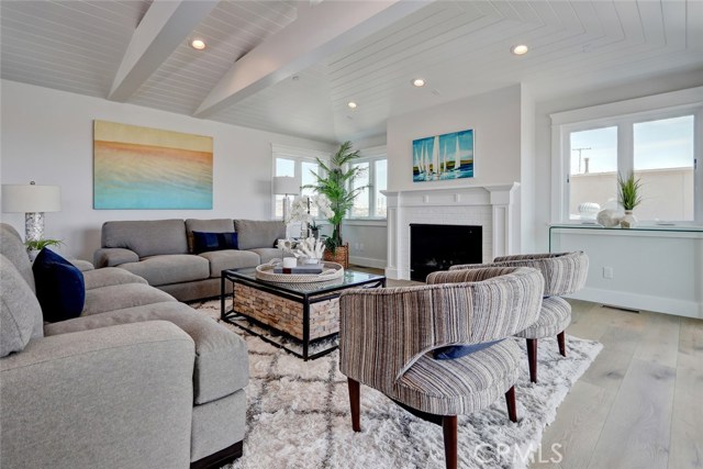 700 Loma Drive, Hermosa Beach, California 90254, 3 Bedrooms Bedrooms, ,3 BathroomsBathrooms,Residential,Sold,Loma,SB18137113