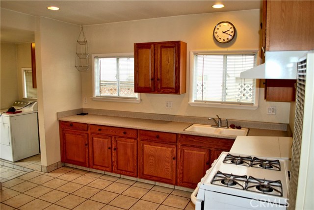 1010 Emerald Street, Redondo Beach, California 90277, 2 Bedrooms Bedrooms, ,1 BathroomBathrooms,Residential,Sold,Emerald,SW18023147