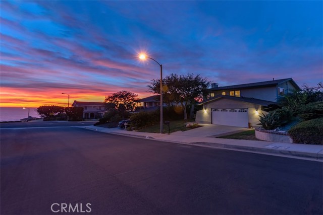 6755 Kings Harbor Drive, Rancho Palos Verdes, California 90275, 4 Bedrooms Bedrooms, ,3 BathroomsBathrooms,Residential,Sold,Kings Harbor,SB18264455