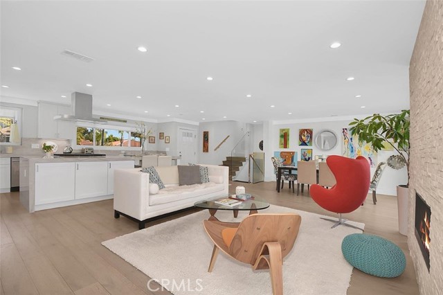 This is a picture perfect great room!