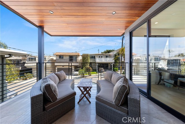 733 12th Street, Manhattan Beach, California 90266, 5 Bedrooms Bedrooms, ,6 BathroomsBathrooms,Residential,Sold,12th,SB21089898