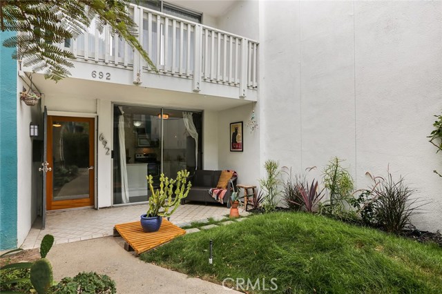 692 The Village, Redondo Beach, California 90277, 1 Bedroom Bedrooms, ,1 BathroomBathrooms,Residential,Sold,The Village,SB17187833