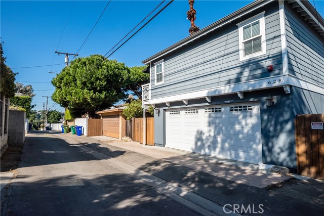 628 35th Street, Manhattan Beach, California 90266, 4 Bedrooms Bedrooms, ,2 BathroomsBathrooms,Residential,Sold,35th,SB19257457