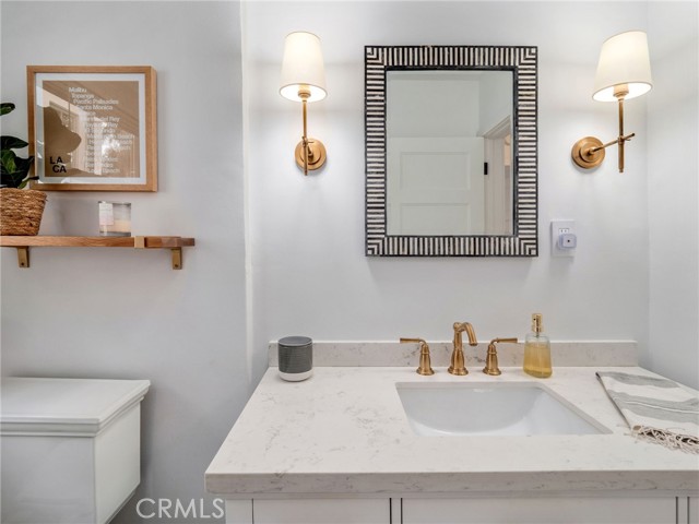 Gorgeously remodeled full bathroom