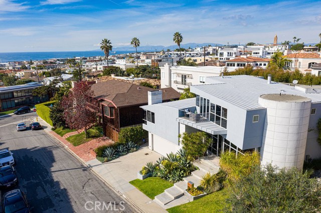 717 10th Street, Manhattan Beach, California 90266, 5 Bedrooms Bedrooms, ,3 BathroomsBathrooms,Residential,Sold,10th,SB20015669