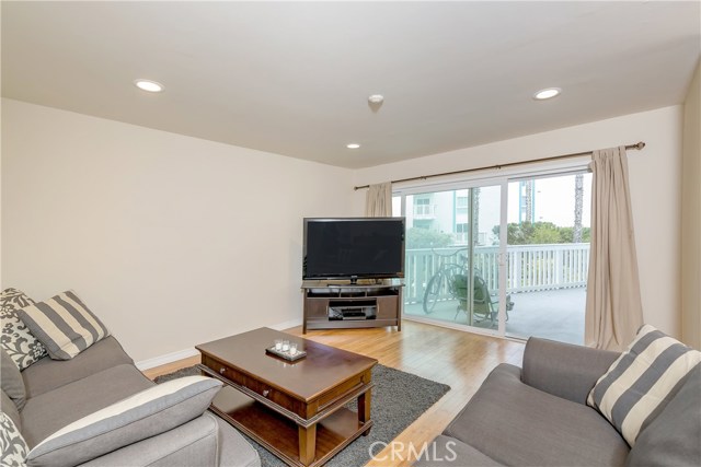 640 The Village, Redondo Beach, California 90277, 1 Bedroom Bedrooms, ,1 BathroomBathrooms,Residential,Sold,The Village,PV18253400