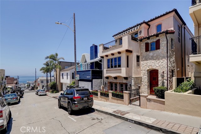 231 29th Street, Hermosa Beach, California 90254, 4 Bedrooms Bedrooms, ,4 BathroomsBathrooms,Residential,Sold,29th,SB20113708