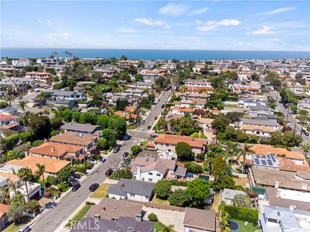 917 10th Street, Manhattan Beach, California 90266, 3 Bedrooms Bedrooms, ,2 BathroomsBathrooms,Residential,Sold,10th,SB19168634