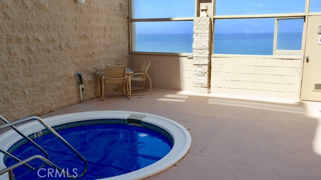 Private entrance to beach, community Jacuzzi