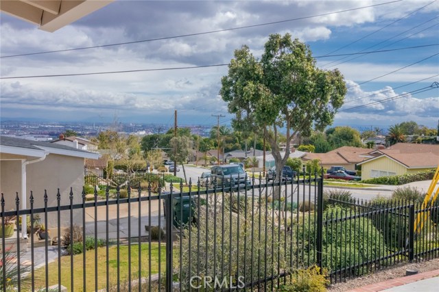 2065 Caddington Drive, Rancho Palos Verdes, California 90275, 3 Bedrooms Bedrooms, ,2 BathroomsBathrooms,Residential,Sold,Caddington,OC19039358