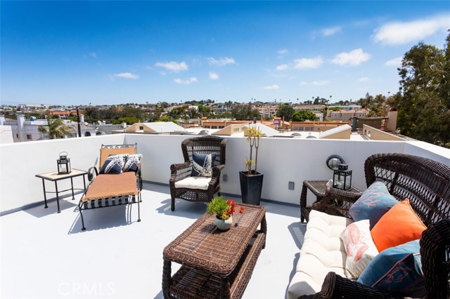 506 11th Street, Hermosa Beach, California 90254, 3 Bedrooms Bedrooms, ,2 BathroomsBathrooms,Residential,Sold,11th,SB19039809