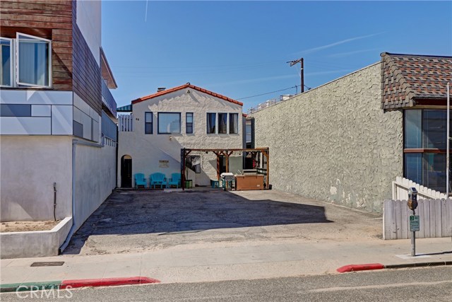 64 15th Court, Hermosa Beach, California 90254, ,Residential Income,Sold,15th,SB18093854