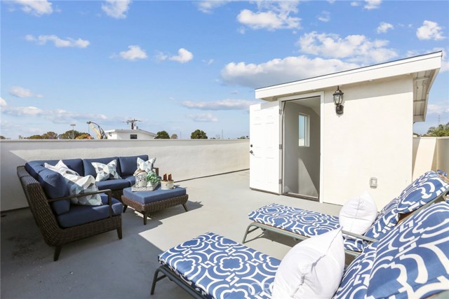 2215 Robinson Street, Redondo Beach, California 90278, 4 Bedrooms Bedrooms, ,4 BathroomsBathrooms,Residential,Sold,Robinson,SB20091863