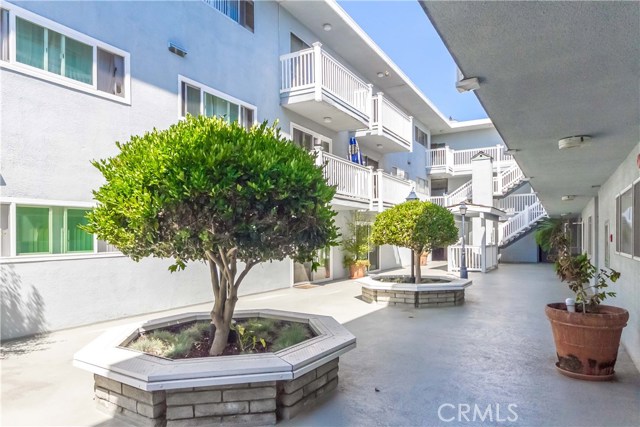 2411 Prospect Avenue, Hermosa Beach, California 90254, 2 Bedrooms Bedrooms, ,1 BathroomBathrooms,Residential,Sold,Prospect,SB17206001