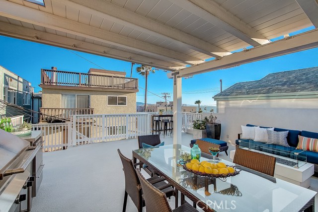 132 35th Place, Hermosa Beach, California 90254, 2 Bedrooms Bedrooms, ,2 BathroomsBathrooms,Residential,Sold,35th,SB19057826