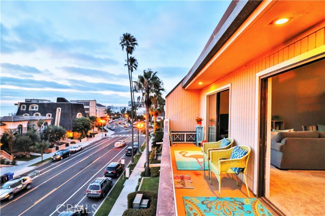 700 Esplanade, Redondo Beach, California 90277, 2 Bedrooms Bedrooms, ,2 BathroomsBathrooms,Residential,Sold,Esplanade,SB17194548