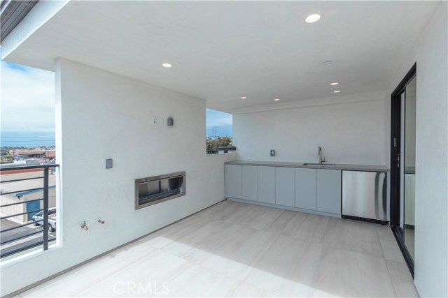 521 Gertruda, Redondo Beach, California 90277, 3 Bedrooms Bedrooms, ,4 BathroomsBathrooms,Residential,Sold,Gertruda,PV17183472