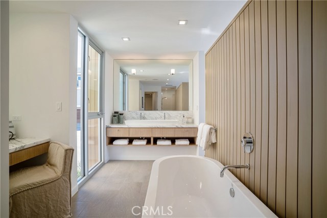 131 2nd Street, Hermosa Beach, California 90254, 4 Bedrooms Bedrooms, ,4 BathroomsBathrooms,Residential,Sold,2nd,SB19073645