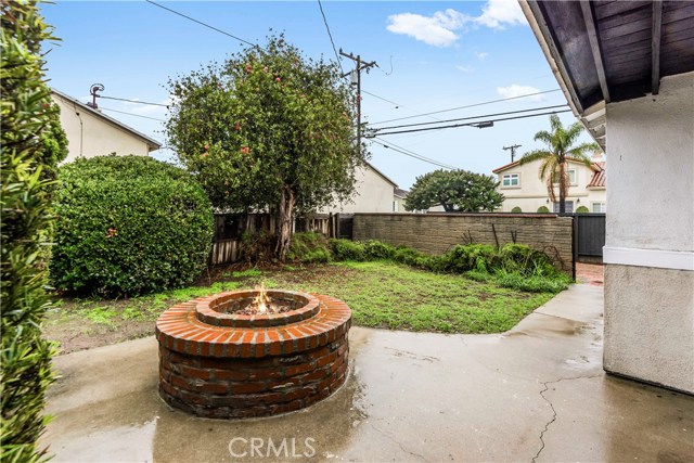 1813 Lynngrove Drive, Manhattan Beach, California 90266, 2 Bedrooms Bedrooms, ,Residential,Sold,Lynngrove,SB18291838