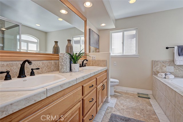 Master suite bath - dual sinks