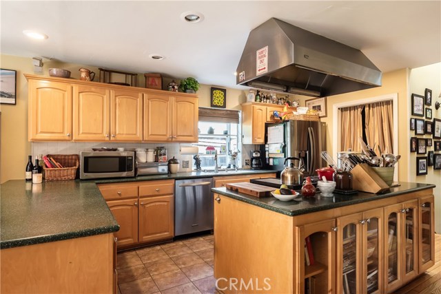 628 35th Street, Manhattan Beach, California 90266, 4 Bedrooms Bedrooms, ,2 BathroomsBathrooms,Residential,Sold,35th,SB19257457