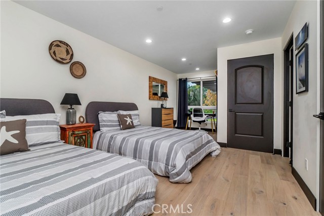 636 Vincent Park #A, Redondo Beach, California 90277, 3 Bedrooms Bedrooms, ,2 BathroomsBathrooms,Residential,Sold,Vincent Park #A,SB20200007