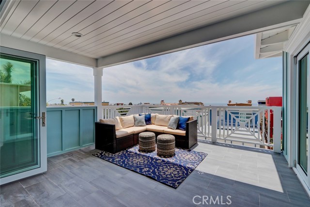 700 Loma Drive, Hermosa Beach, California 90254, 3 Bedrooms Bedrooms, ,3 BathroomsBathrooms,Residential,Sold,Loma,SB18137113