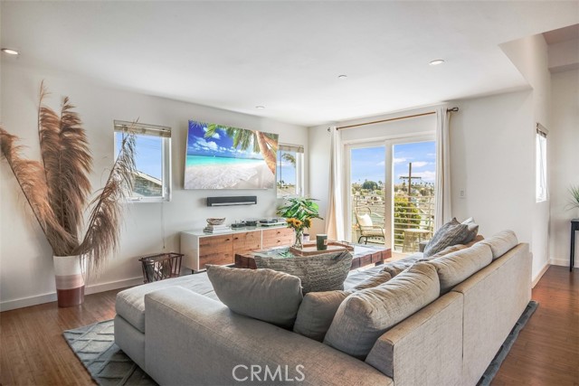 2122 Harriman Lane, Redondo Beach, California 90278, 3 Bedrooms Bedrooms, ,1 BathroomBathrooms,Residential,Sold,Harriman,SB21082053