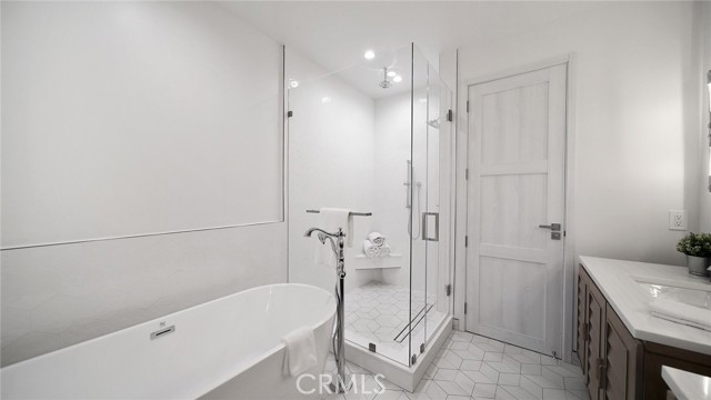 2010 Aviation Way, Redondo Beach, California 90278, 5 Bedrooms Bedrooms, ,5 BathroomsBathrooms,Residential,Sold,Aviation,PV21055057