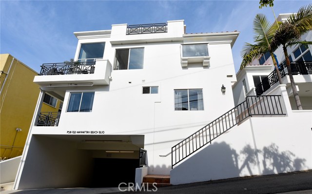 708 Manhattan Beach Blvd., Manhattan Beach, California 90266, 2 Bedrooms Bedrooms, ,2 BathroomsBathrooms,Residential,Sold,Manhattan Beach Blvd.,SB18012661