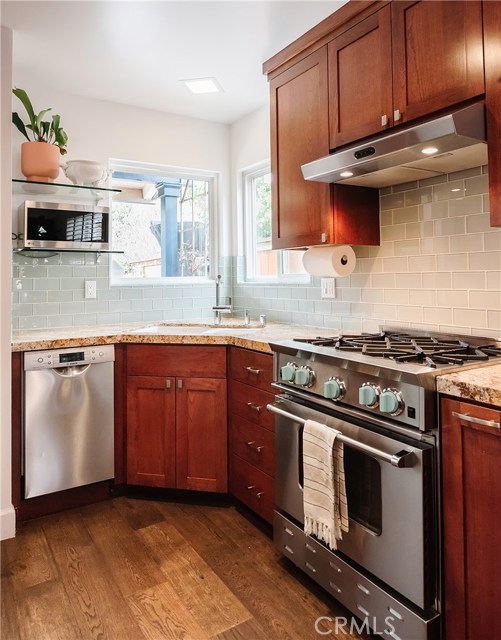 558 Rosecrans Avenue, Manhattan Beach, California 90266, 3 Bedrooms Bedrooms, ,3 BathroomsBathrooms,Residential,Sold,Rosecrans,SB20105712