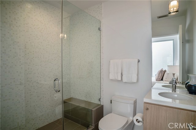 131 2nd Street, Hermosa Beach, California 90254, 4 Bedrooms Bedrooms, ,4 BathroomsBathrooms,Residential,Sold,2nd,SB19073645