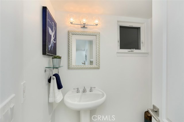 220 4th Street, Hermosa Beach, California 90254, 3 Bedrooms Bedrooms, ,4 BathroomsBathrooms,Residential,Sold,4th,PW18290182