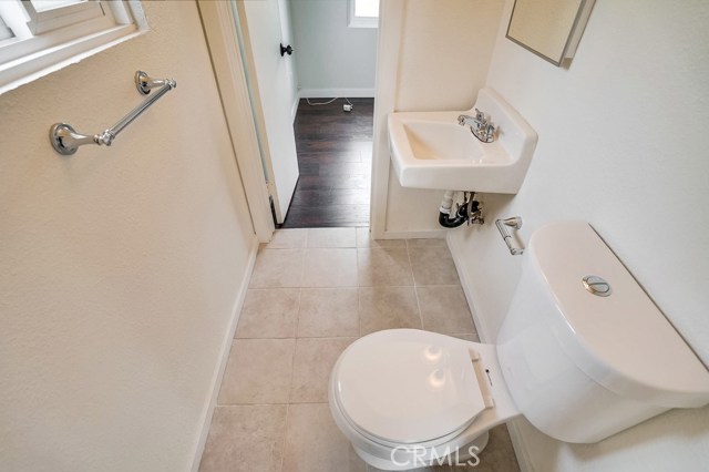 Upstairs Jack and Jill 1/2 bath