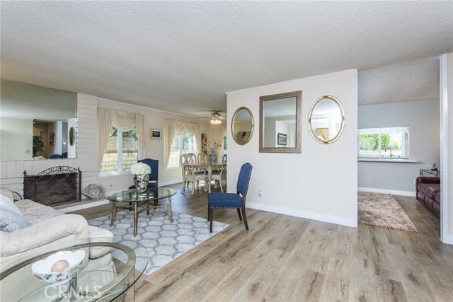 Flow through open floor plan Flow through open floor plan