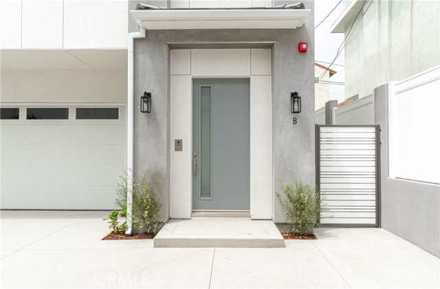Back Unit Front Door Entry