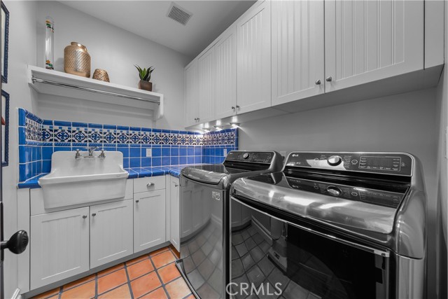 583 35th Street, Manhattan Beach, California 90266, 4 Bedrooms Bedrooms, ,1 BathroomBathrooms,Residential,Sold,35th,SB21141914