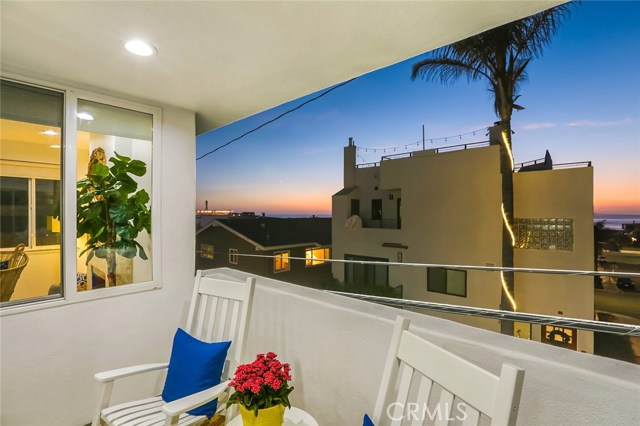 220 4th Street, Hermosa Beach, California 90254, 3 Bedrooms Bedrooms, ,4 BathroomsBathrooms,Residential,Sold,4th,PW18290182