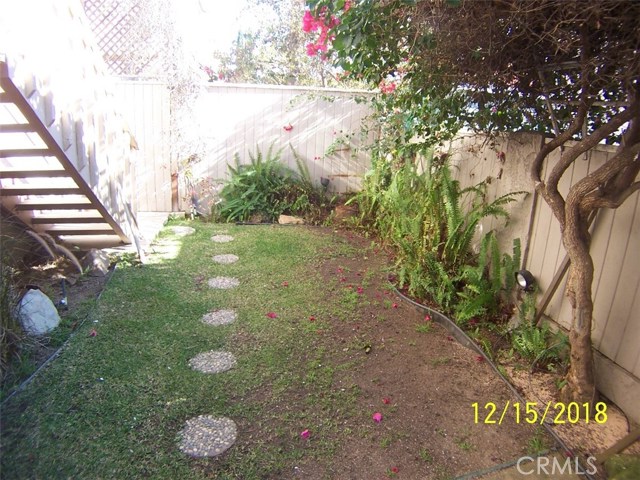 PRIVATE BACK YARD  !!!
