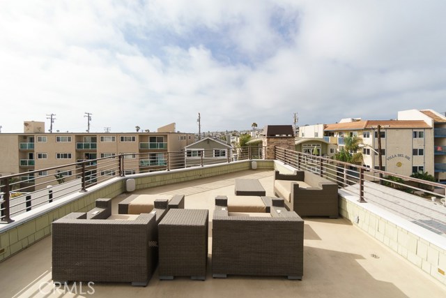 42 15th Street, Hermosa Beach, California 90254, 3 Bedrooms Bedrooms, ,3 BathroomsBathrooms,Residential,Sold,15th,SB18263868