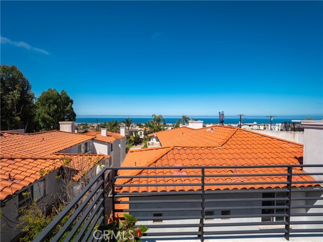 1629 Golden Avenue, Hermosa Beach, California 90254, 5 Bedrooms Bedrooms, ,3 BathroomsBathrooms,Residential,Sold,Golden,SB21133129