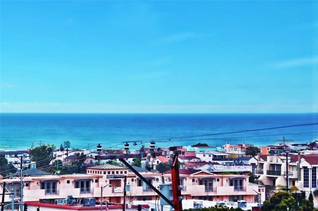 960 1st Street, Hermosa Beach, California 90254, 2 Bedrooms Bedrooms, ,1 BathroomBathrooms,Residential,Sold,1st,PV17149560