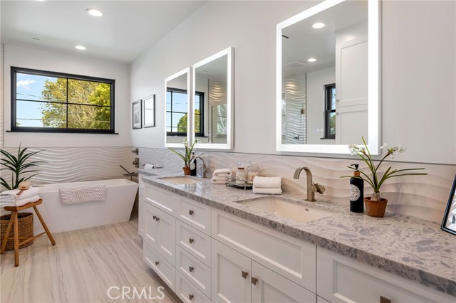 1400 Manzanita Lane, Manhattan Beach, California 90266, 5 Bedrooms Bedrooms, ,2 BathroomsBathrooms,Residential,Sold,Manzanita Lane,SB21134329