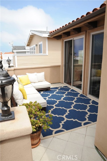 713 JUANITA, Redondo Beach, California 90277, 3 Bedrooms Bedrooms, ,2 BathroomsBathrooms,Residential,Sold,JUANITA,SB17176144