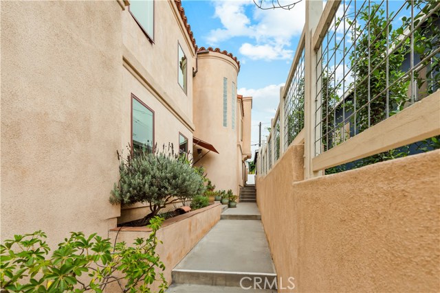 595 31st Street, Manhattan Beach, California 90266, 4 Bedrooms Bedrooms, ,1 BathroomBathrooms,Residential,Sold,31st,SB20193425