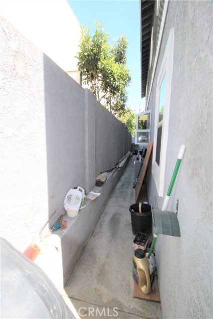 Great  enclosed side run for storing items