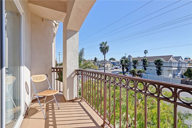 1525 Artesia Boulevard, Manhattan Beach, California 90266, 3 Bedrooms Bedrooms, ,2 BathroomsBathrooms,Residential,Sold,Artesia,SB18039961