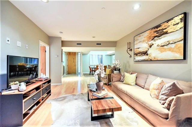 2 Bed Home for Sale in Los Angeles, California