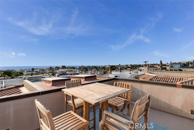 711 1st Place, Hermosa Beach, California 90254, 4 Bedrooms Bedrooms, ,3 BathroomsBathrooms,Residential,Sold,1st,SB20215238